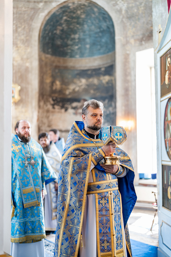 Архиерейское богослужение в Скорбященском храме села Шарапово м.о. Чехов